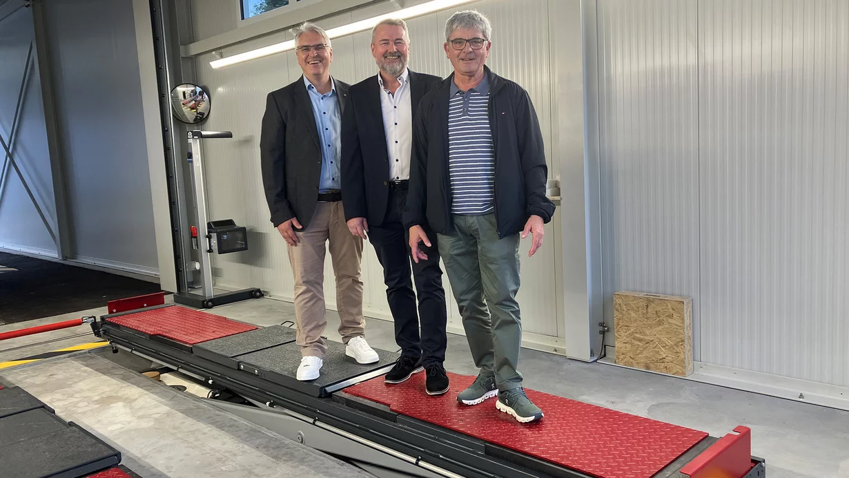 
										Genossenschaft Testcenter AGVS: Einweihung der dritten Pr&uuml;fbahn in Zofingen
									