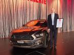 Ford-Schweiz-Boss Paul Fratter vor dem neuen Mustang, der bei der Wahl «Lieblingsauto der Schweiz» Platz 2 belegte  